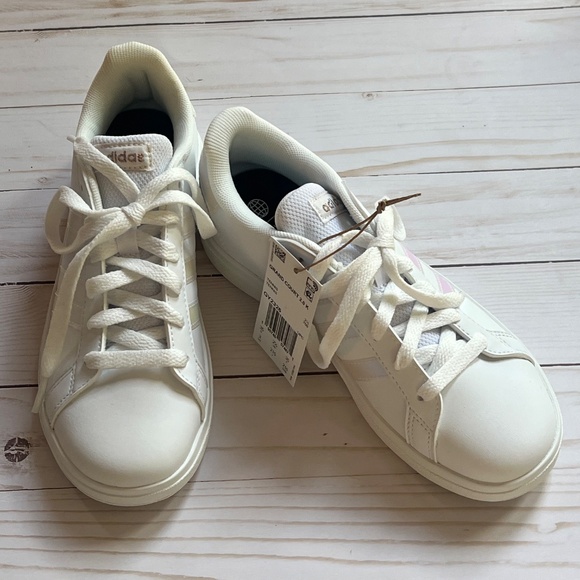 Adidas Grand Court 2.0 Kids Sneakers | White/Iridescent stripes | Size 3 | NIB - Picture 2 of 12